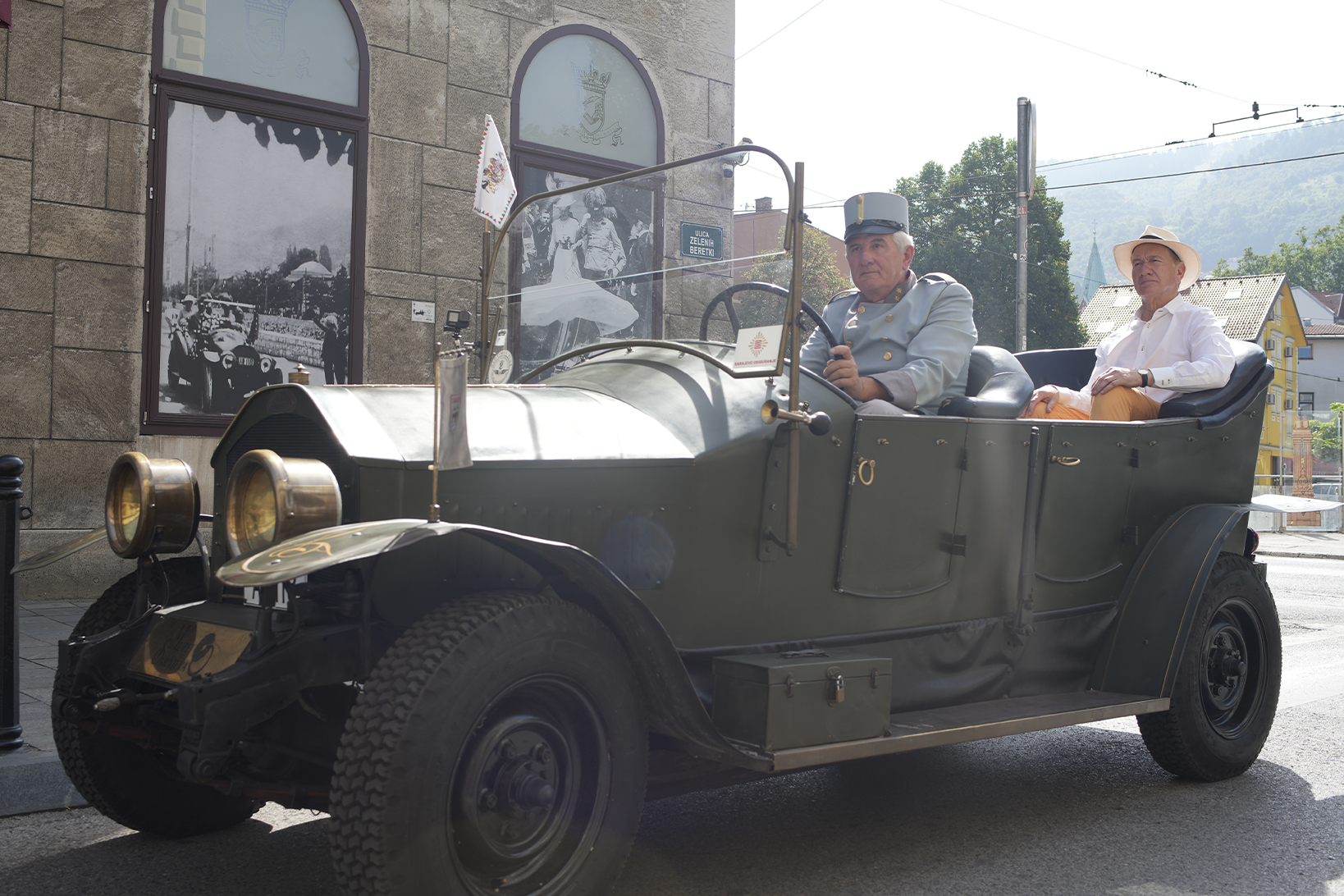 2b2138b2-50dc-4b17-876f-09d6f0f65ffb