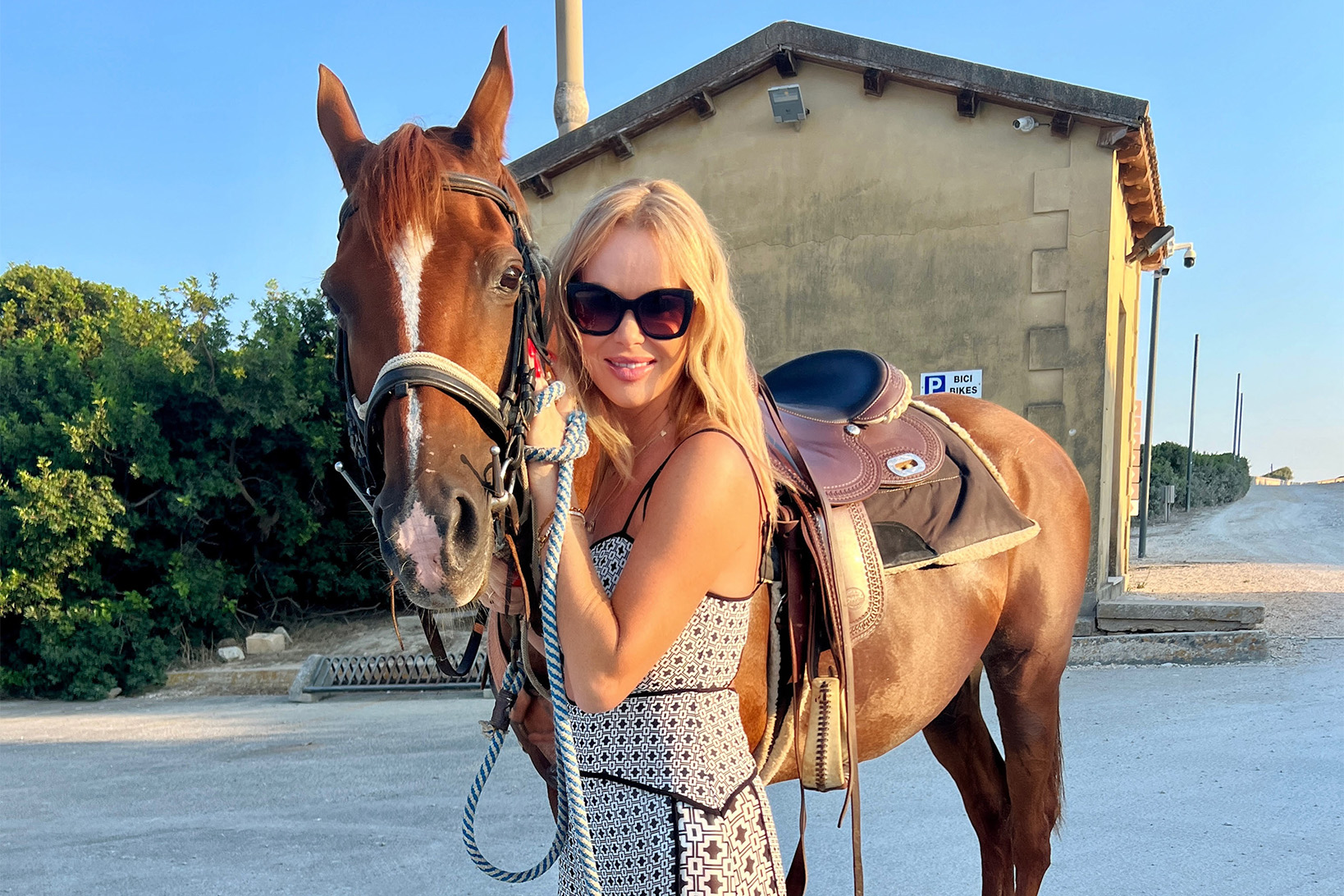 3eeeefba-7736-4365-b56f-3c34c15e5ef2