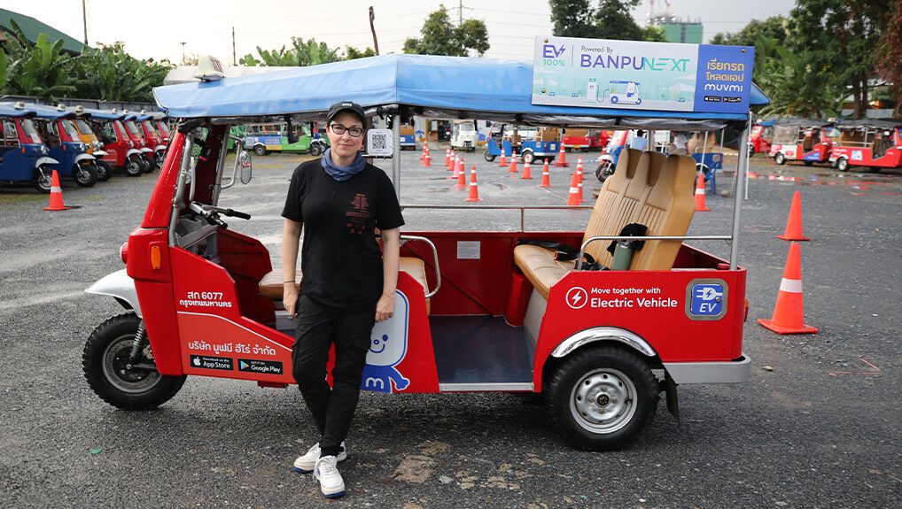 Big Adventures: Into Thailand with Sue Perkins